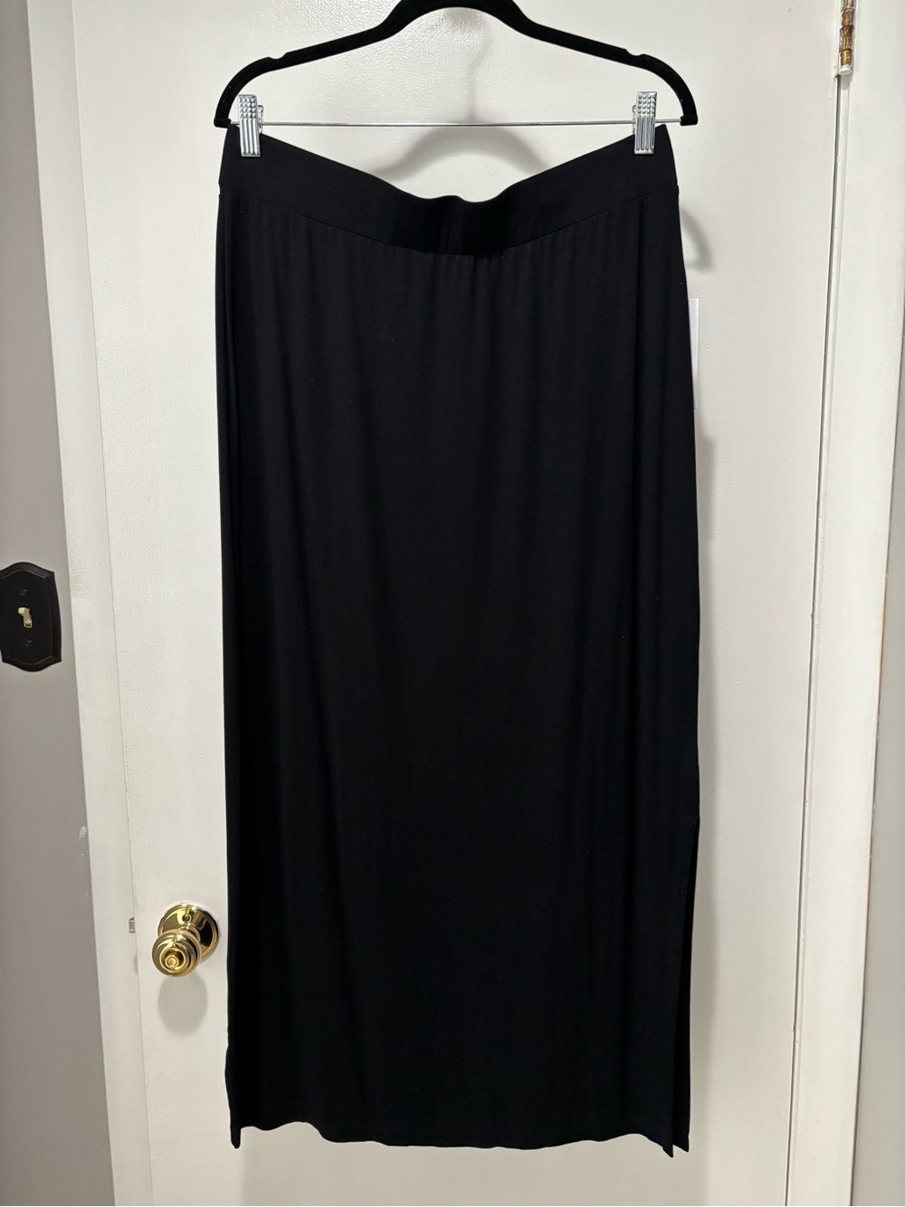 Liz Claiborne Black Maxi Skirt with V-Waistband Large